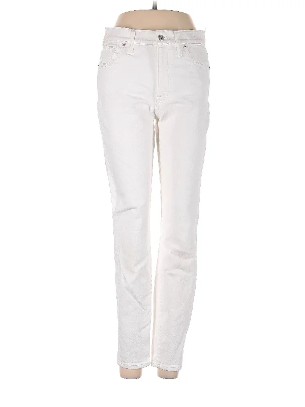 Blue Jeans for Everyday Wear -Mid-Rise Straight-leg Jeans in Light Wash