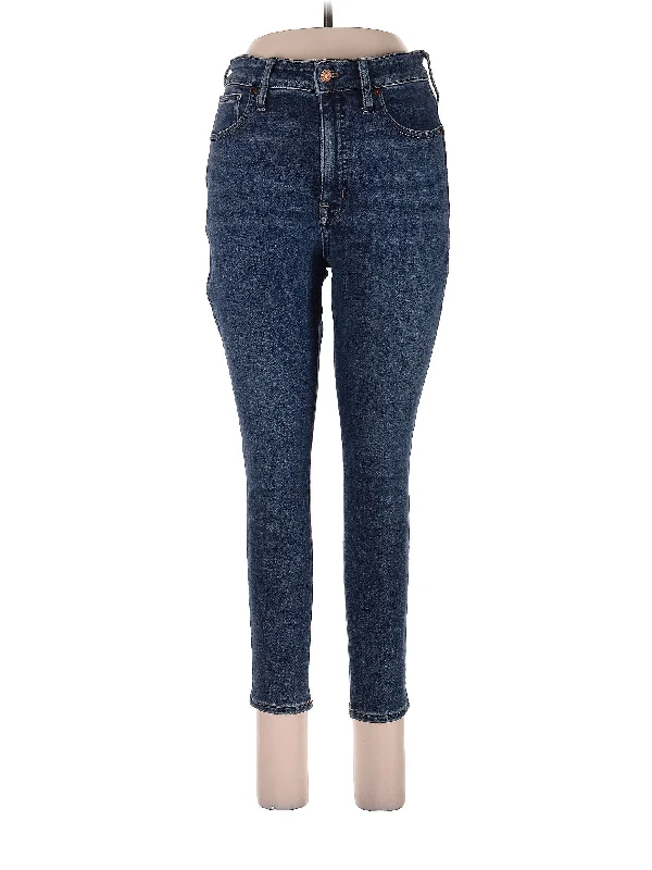 Flare Jeans for Retro Vibe -Mid-Rise Skinny Jeans in Dark Wash