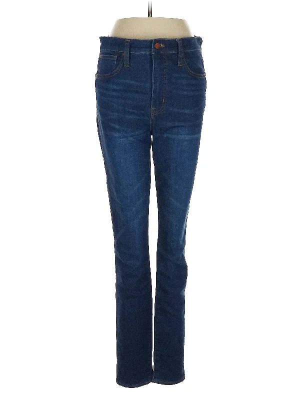 Flare Jeans for Retro Vibe -High-Rise Straight-leg Jeans in Dark Wash