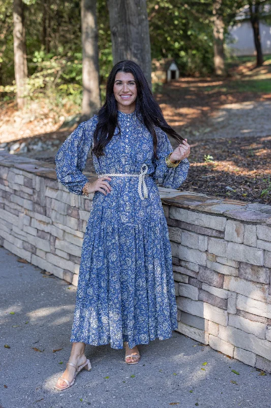 Best necklaces and pendants with intricate filigree for vintage-inspired elegance-Vintage Blooms Blue Maxi Dress